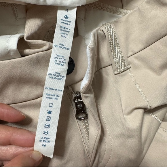 Lululemon Athletica Cream Outdoor Shorts Size 4 - Picture 5 of 9